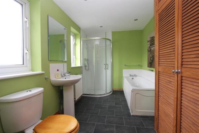 Bathroom.jpg