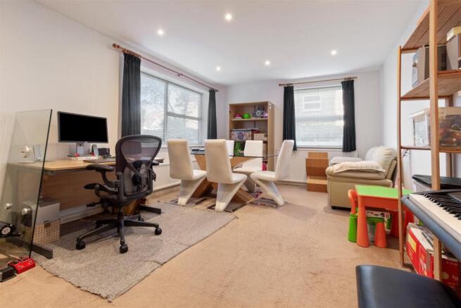 2 Wentworth Court-001.jpg