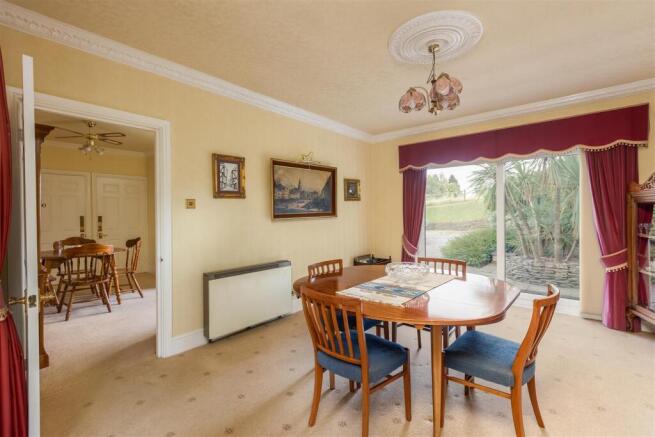 4 bed House for sale Image 10