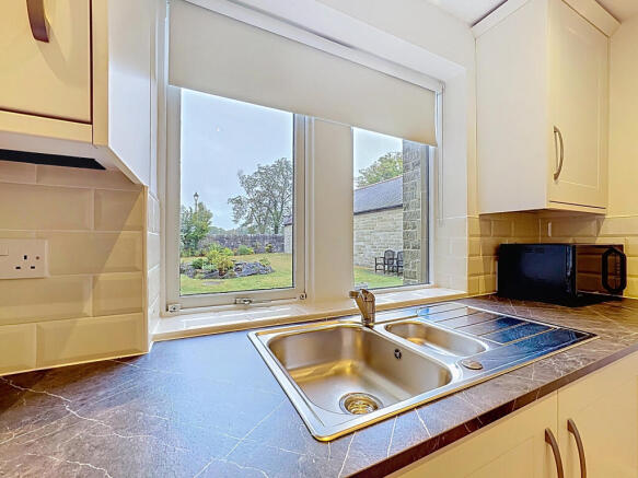 2 bed Apartment to rent Image 9