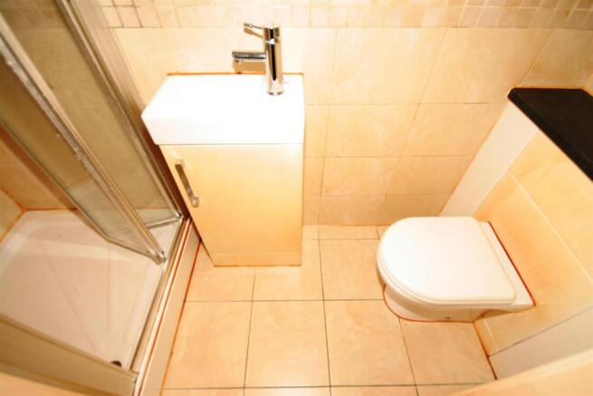 EN SUITE SHOWER ROOM