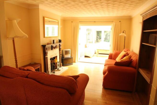 LIVING/DINING ROOM