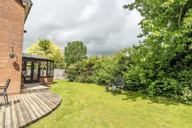 5 bed Detached for sale Image 5