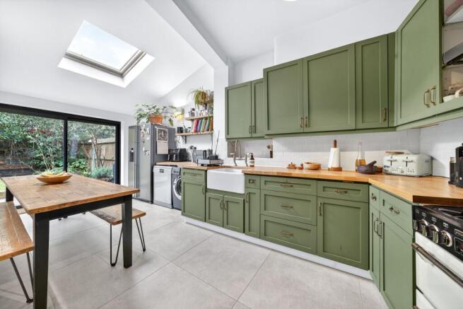 Kitchen & Dining Area