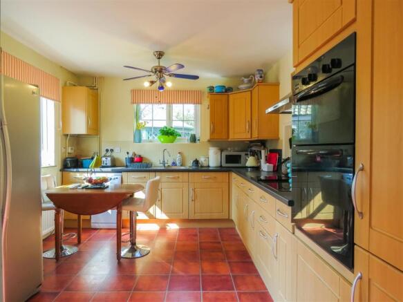 Kitchen.JPG
