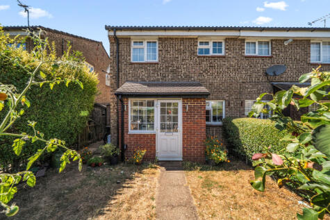 Hazelbank Road, Chertsey, KT16