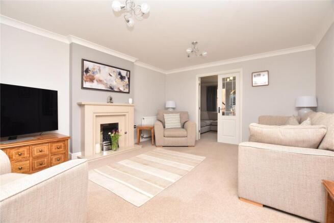 6 bed Detached for sale Image 7