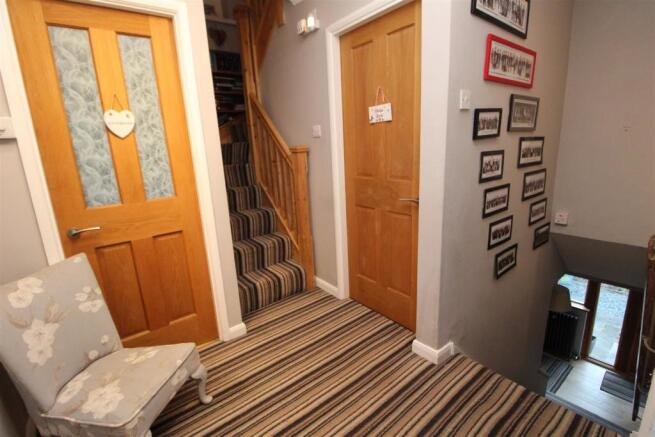 FIRST FLOOR LANDING
