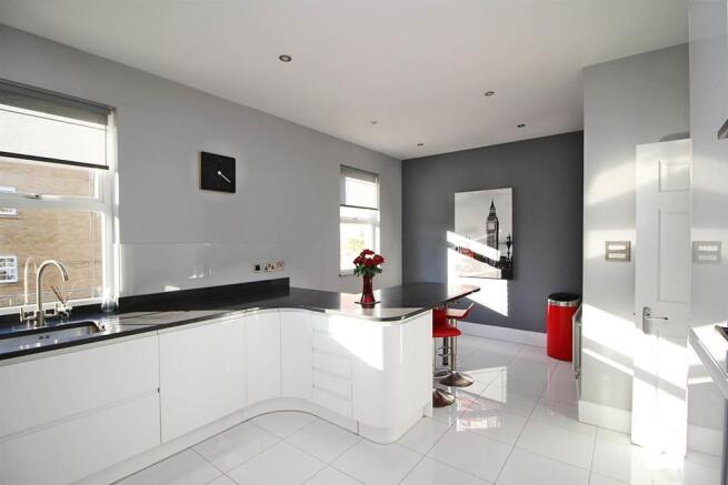 Kitchen 3.JPG