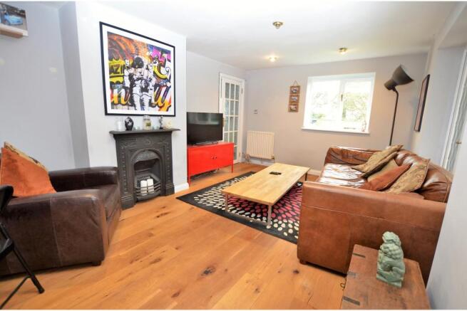 Lounge/Dining Room