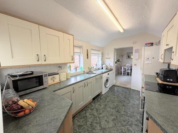 3 bed Semi-Detached for sale Image 7