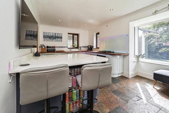 5 bed Detached for sale Image 5