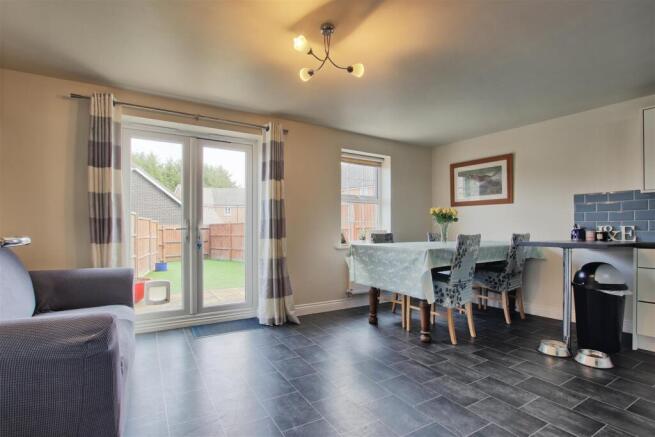 dining area to garden.jpg