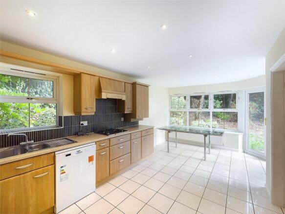 5 bed Detached for sale Image 6