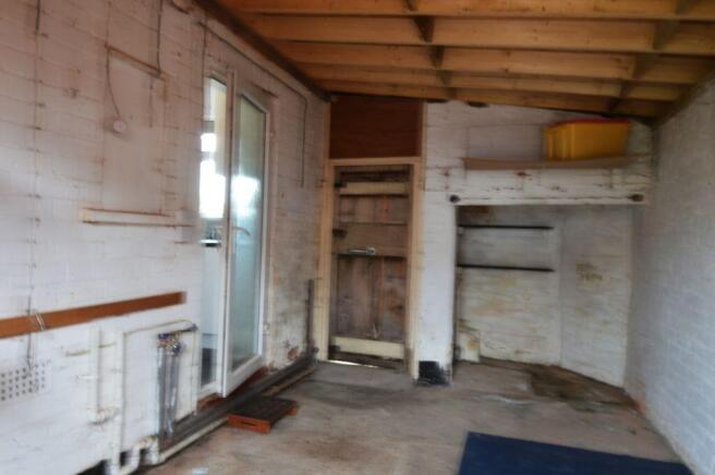 GARAGE / UTILITY