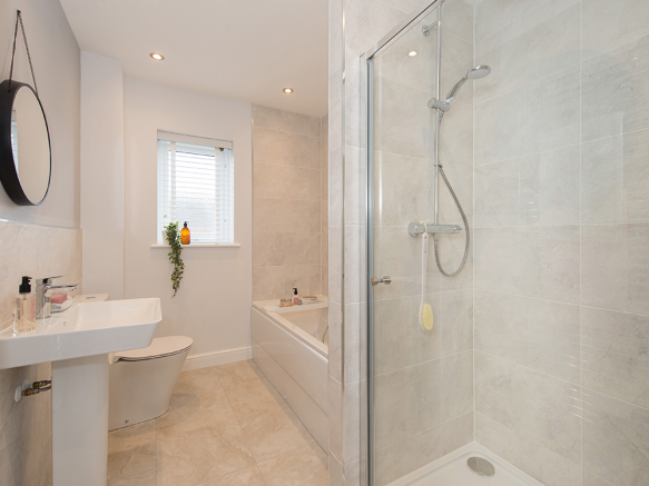 Spacious family bathroom with separate shower 
