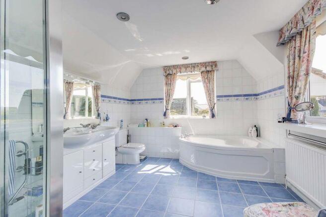 En suite bathroom