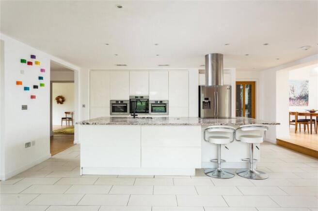 4 bed Detached for sale Image 6