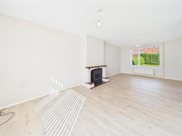 Lounge/Dining Area