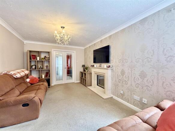 4 bed Detached for sale Image 4