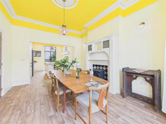 4 bed House for sale Image 5