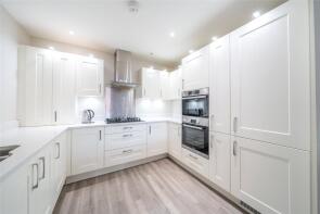 Flat 10, 2 Reeves House, Hartfield Road, Leatherhead KT22 7GQ