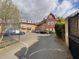 Flat 28, 192 The Fairways, High Road, South Benfleet, Benfleet SS7 5LB