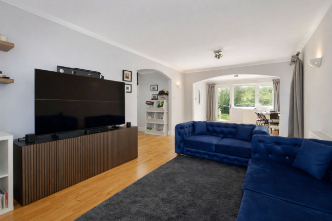 Glebelands, Claygate, KT10 photo 4