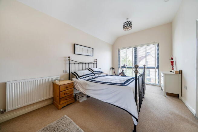 4 bed Detached for sale Image 11