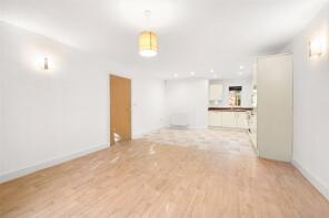 Flat 2, 130 Copper Beech Place, Reading Road, Wokingham RG41 1HB