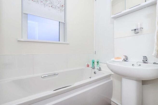 2 bed Semi-Detached to rent Image 9