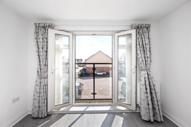 Lyndhurst House 8 BALCONY.jpeg