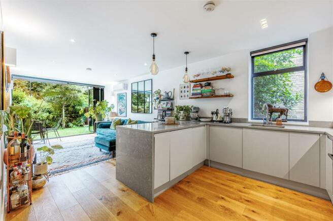 Stoneview Close-7.jpg