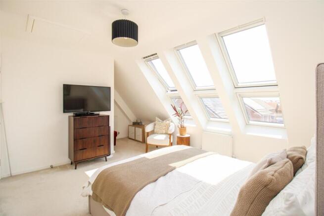 4 bed Detached for sale Image 11