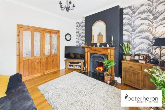 Lounge/Bedroom 1