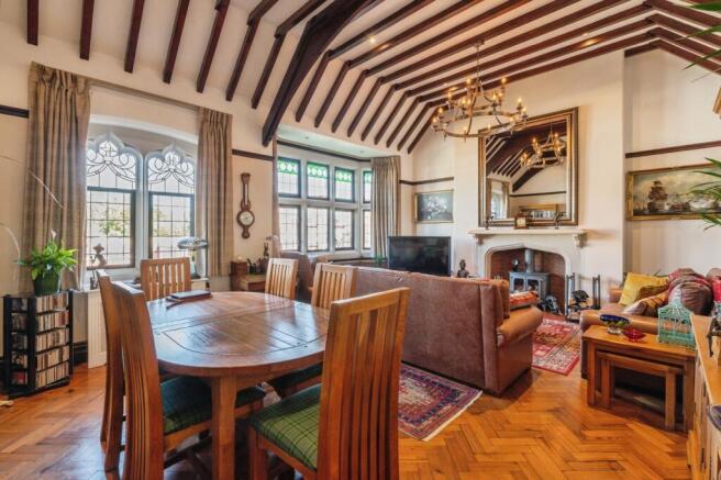 Lounge/Dining Room