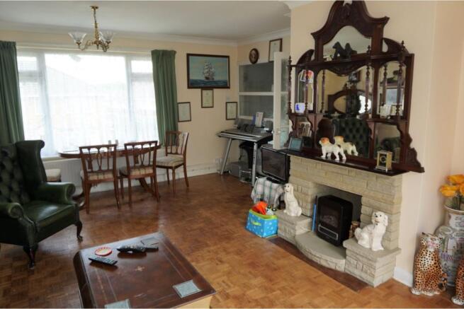 Lounge/Dining Room