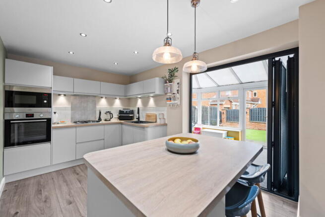 4 bed Detached for sale Image 8