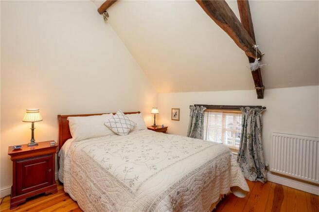 5 bed Detached for sale Image 11