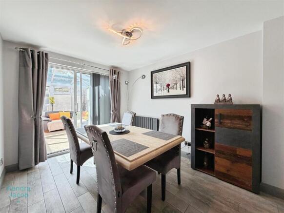 4 bed Detached for sale Image 10