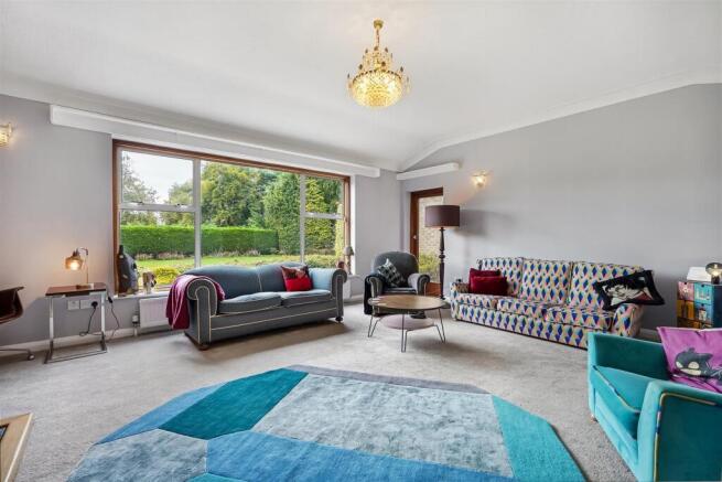 4 bed Detached Bungalow for sale Image 8