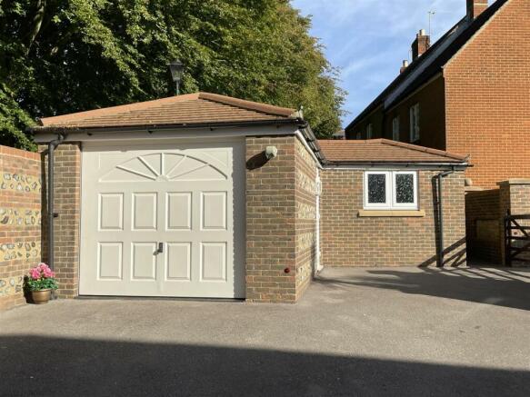 Garage, utility.JPG