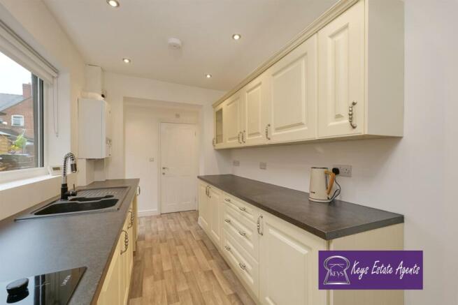 Kitchen 2.jpg
