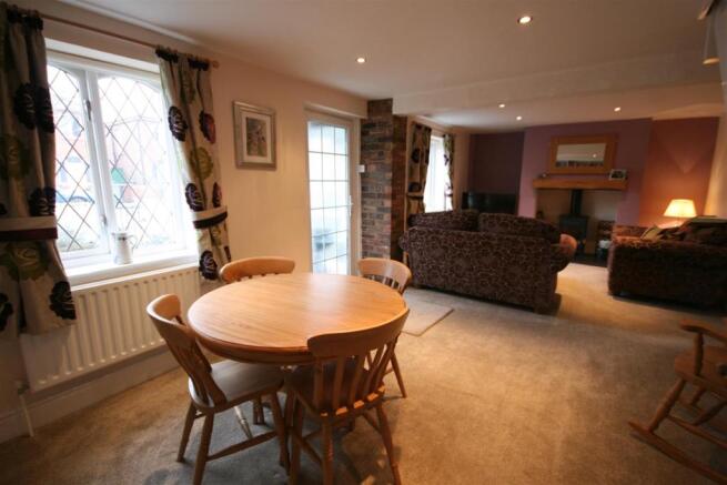 LOUNGE/DINING ROOM