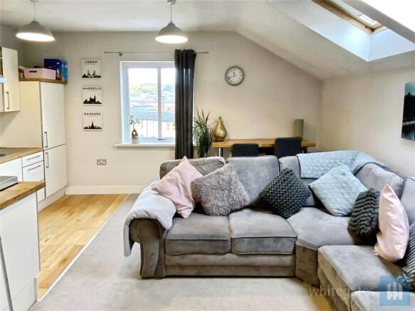2 bed Apartment for sale Image 3