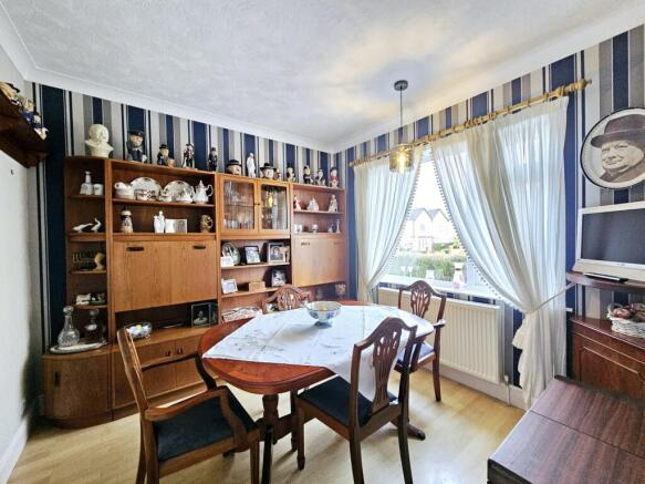 4 bed Detached Bungalow for sale Image 4