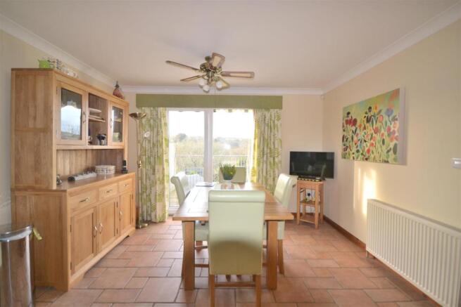Dining Area.JPG