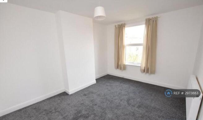 2 bed Terraced to rent Image 5