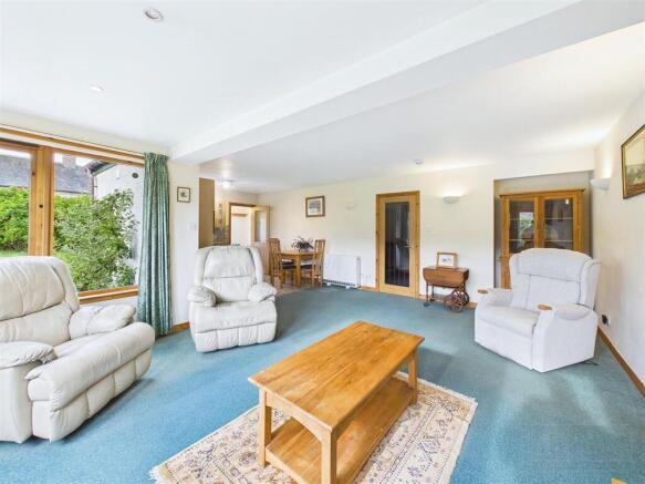 Open Plan Kitchen, Dining & Living Area