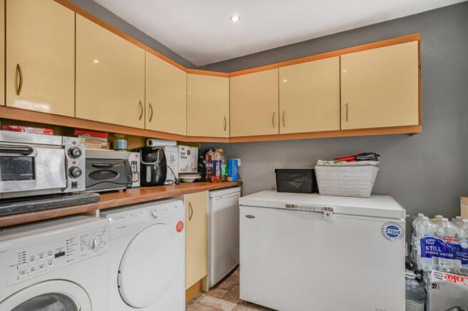 5 bed Detached for sale Image 9